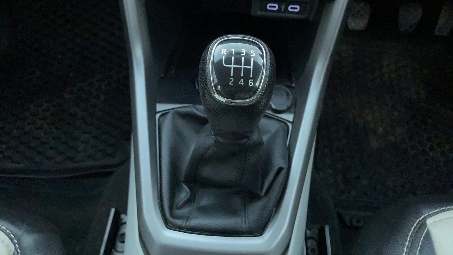 Used 2023 Skoda Kushaq Ambition 1.0L TSI MT Petrol Manual interior GEAR  KNOB VIEW