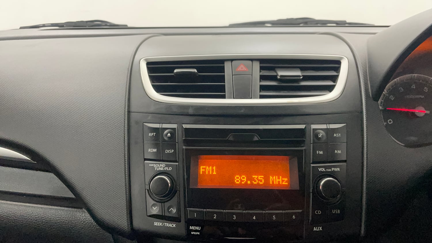 Used 2013 Maruti Suzuki Swift VXi Petrol Manual interior MUSIC SYSTEM & AC CONTROL VIEW
