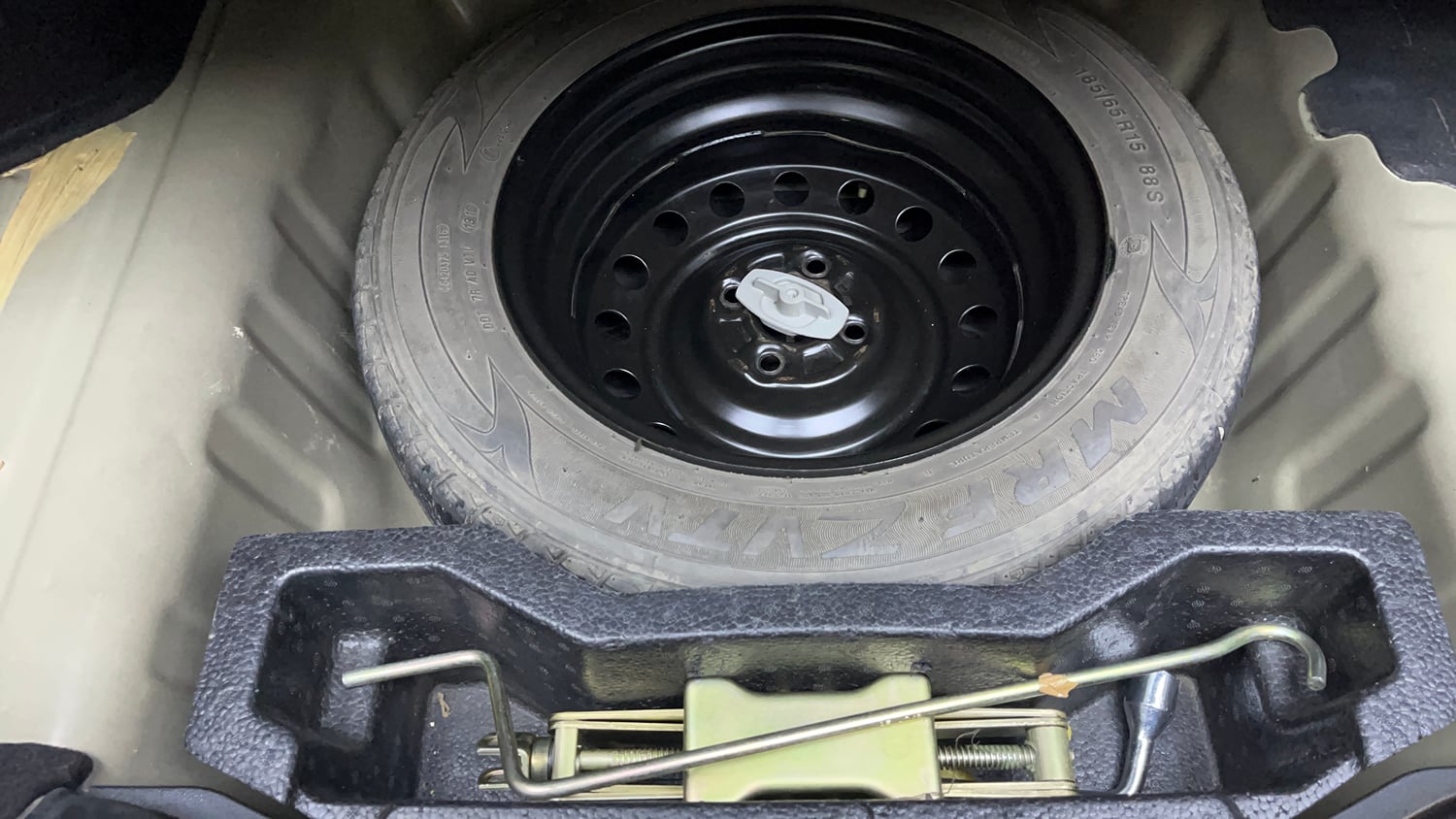 Used 2017 Maruti Suzuki Ciaz ZXI+ Petrol Manual tyres SPARE TYRE VIEW
