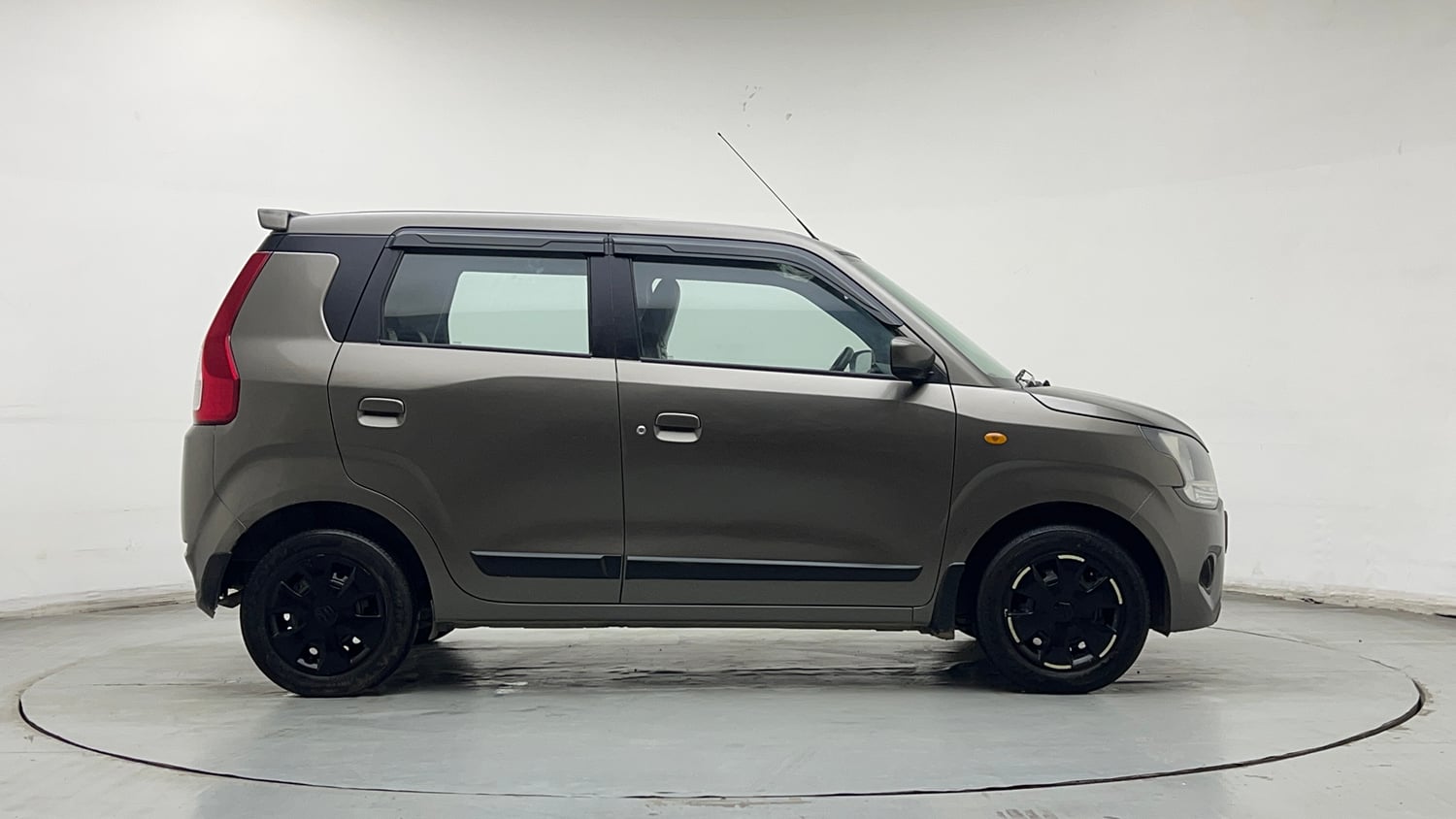 Used 2023 Maruti Suzuki Wagon R VXI 1.0 Petrol Manual exterior RIGHT SIDE VIEW