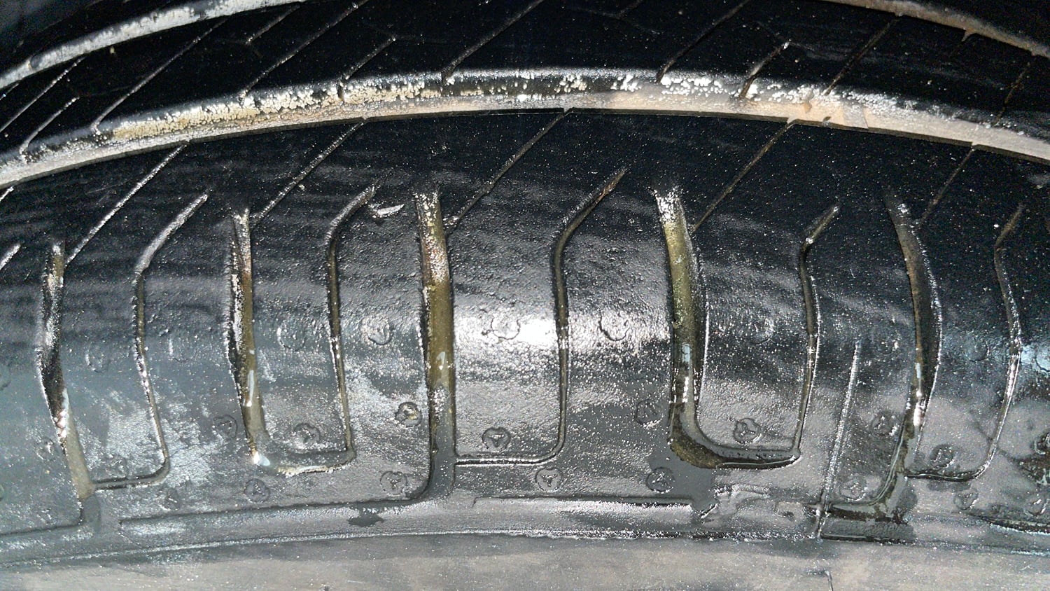 Used 2013 Maruti Suzuki Swift VXi Petrol Manual tyres LEFT FRONT TYRE TREAD VIEW