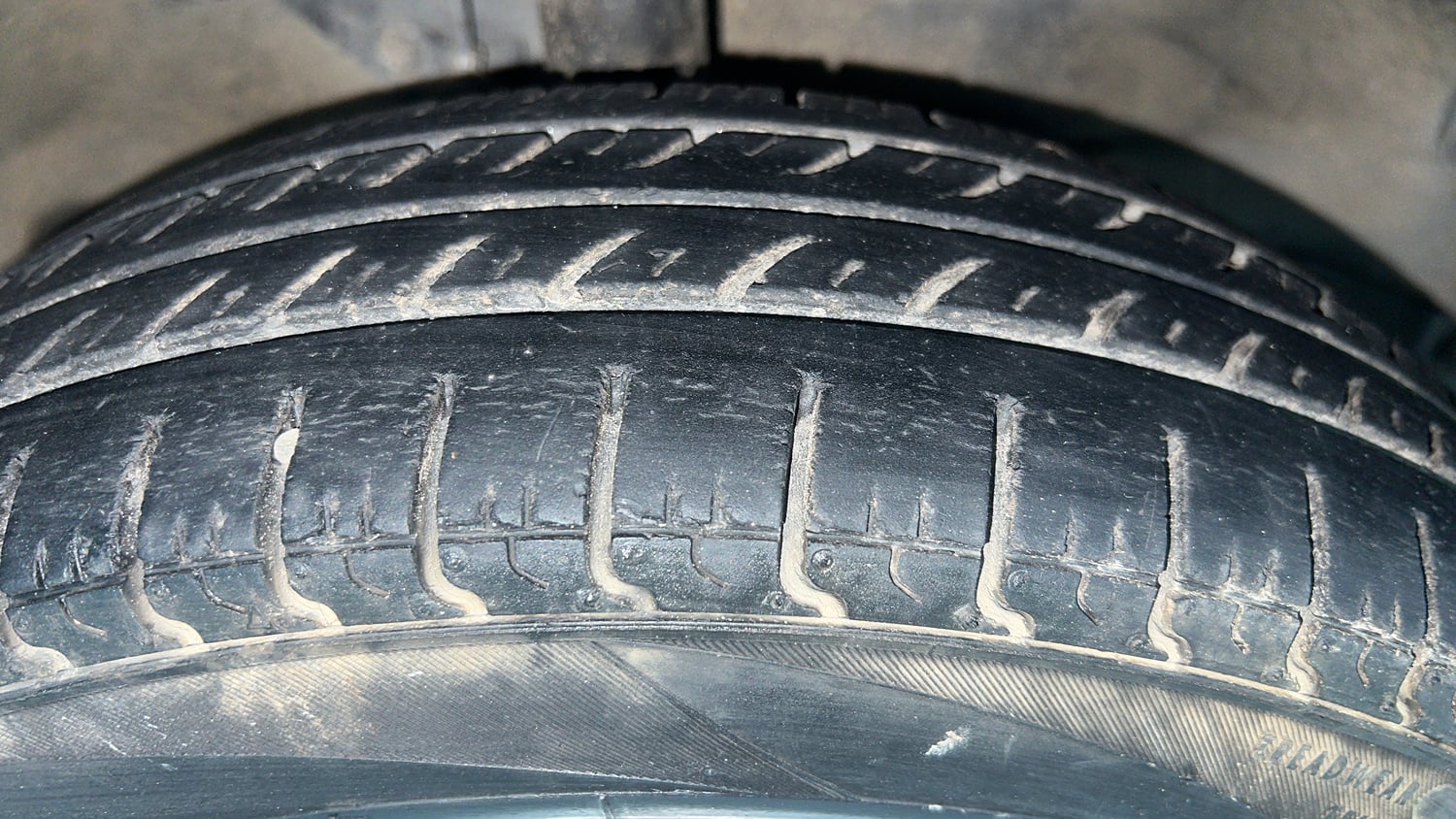 Used 2015 Maruti Suzuki Wagon R LXI CNG Cng Manual tyres RIGHT FRONT TYRE TREAD VIEW