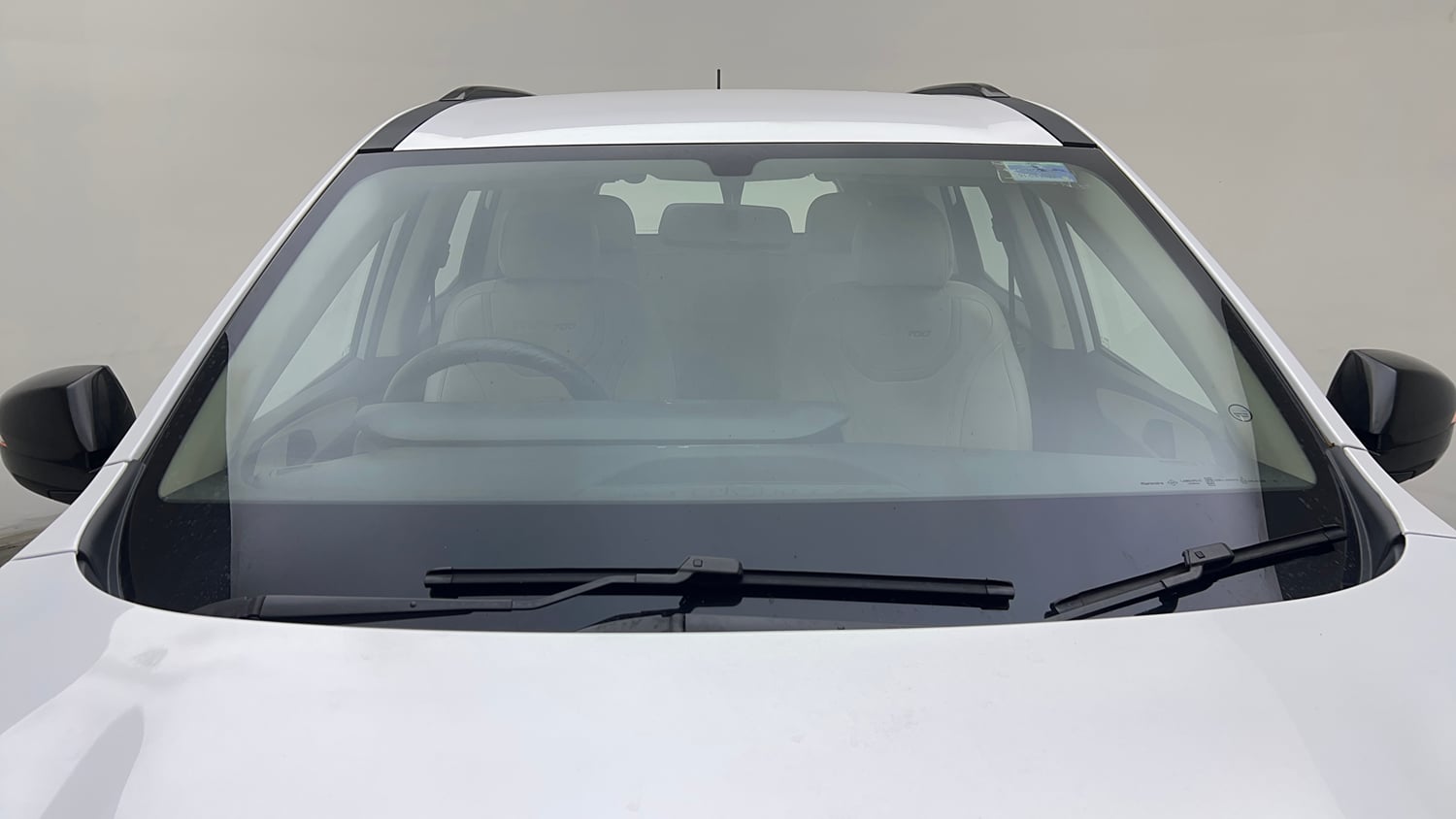 Used 2022 Mahindra XUV700 MX Petrol MT 5 STR Petrol Manual exterior FRONT WINDSHIELD VIEW