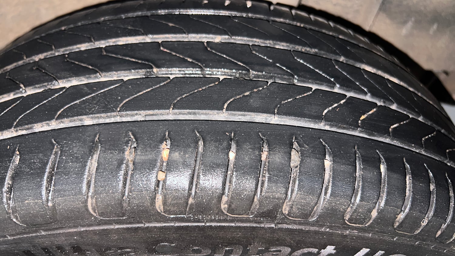 Used 2021 Renault Kiger RXZ AMT Dual Tone Petrol Automatic tyres LEFT REAR TYRE TREAD VIEW
