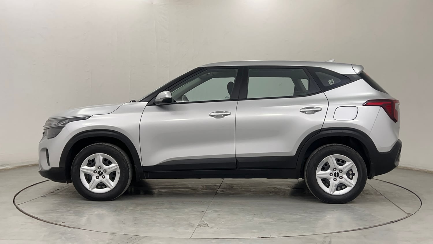Used 2024 Kia Seltos HTK 1.5 Diesel MT Diesel Manual exterior LEFT SIDE VIEW