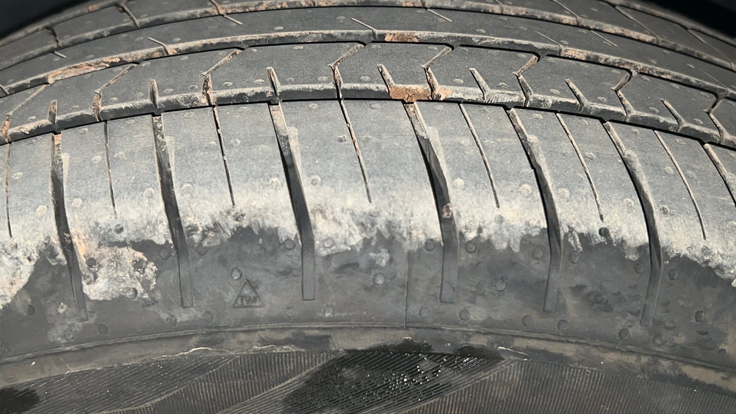 Used 2023 Volkswagen Taigun Topline 1.0 TSI MT Petrol Manual tyres LEFT FRONT TYRE TREAD VIEW