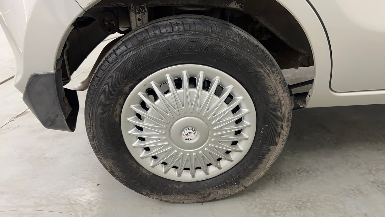 Used 2016 Maruti Suzuki Alto 800 Lxi Petrol Manual tyres RIGHT REAR TYRE RIM VIEW