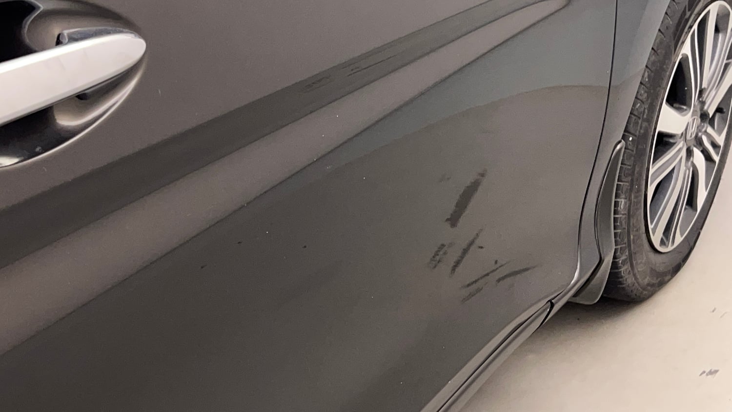 Used 2017 Honda City V Petrol Petrol Manual dents MINOR SCRATCH