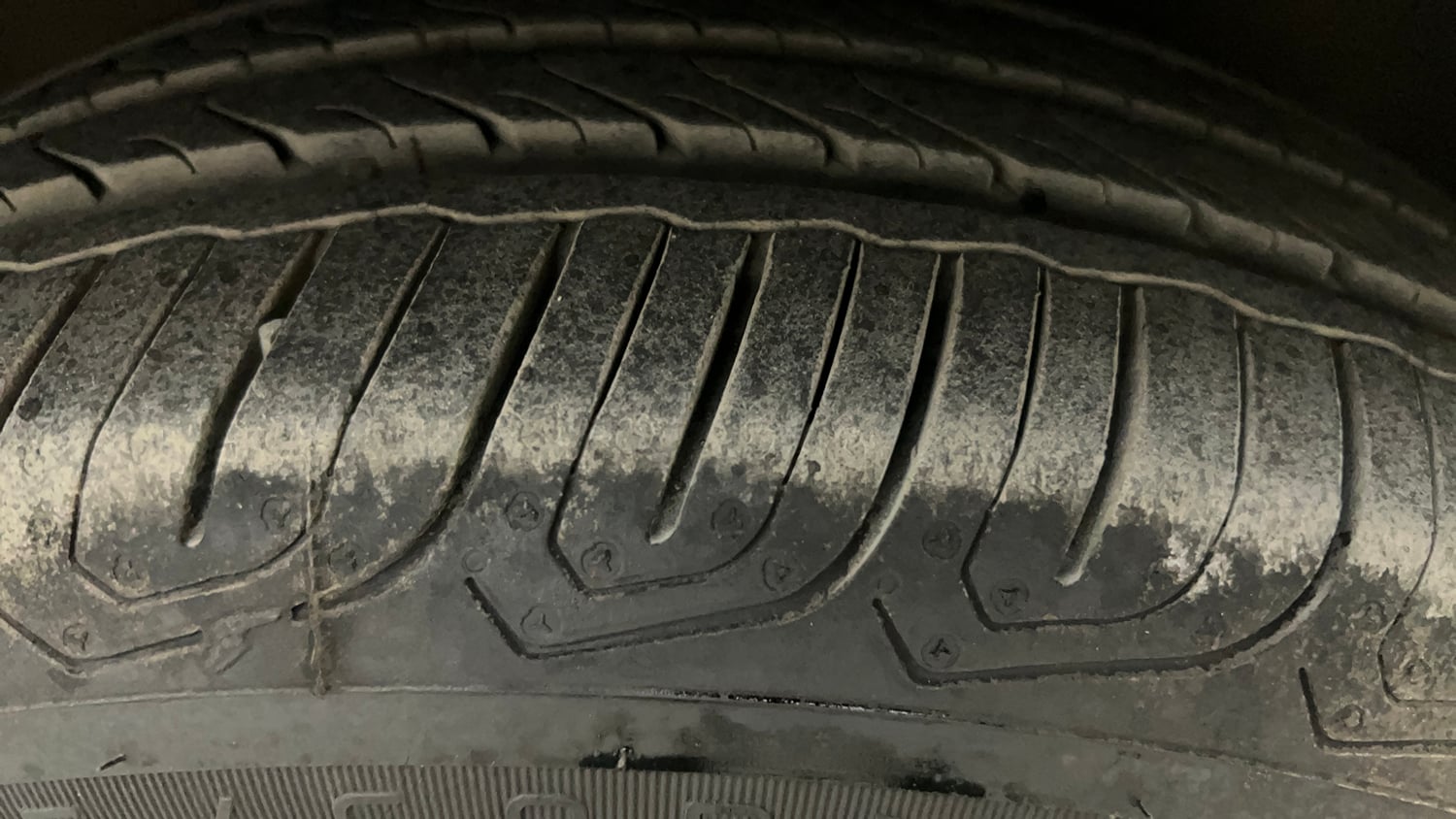 Used 2019 Volkswagen Vento Highline 1.6 (P) Petrol Manual tyres RIGHT FRONT TYRE TREAD VIEW