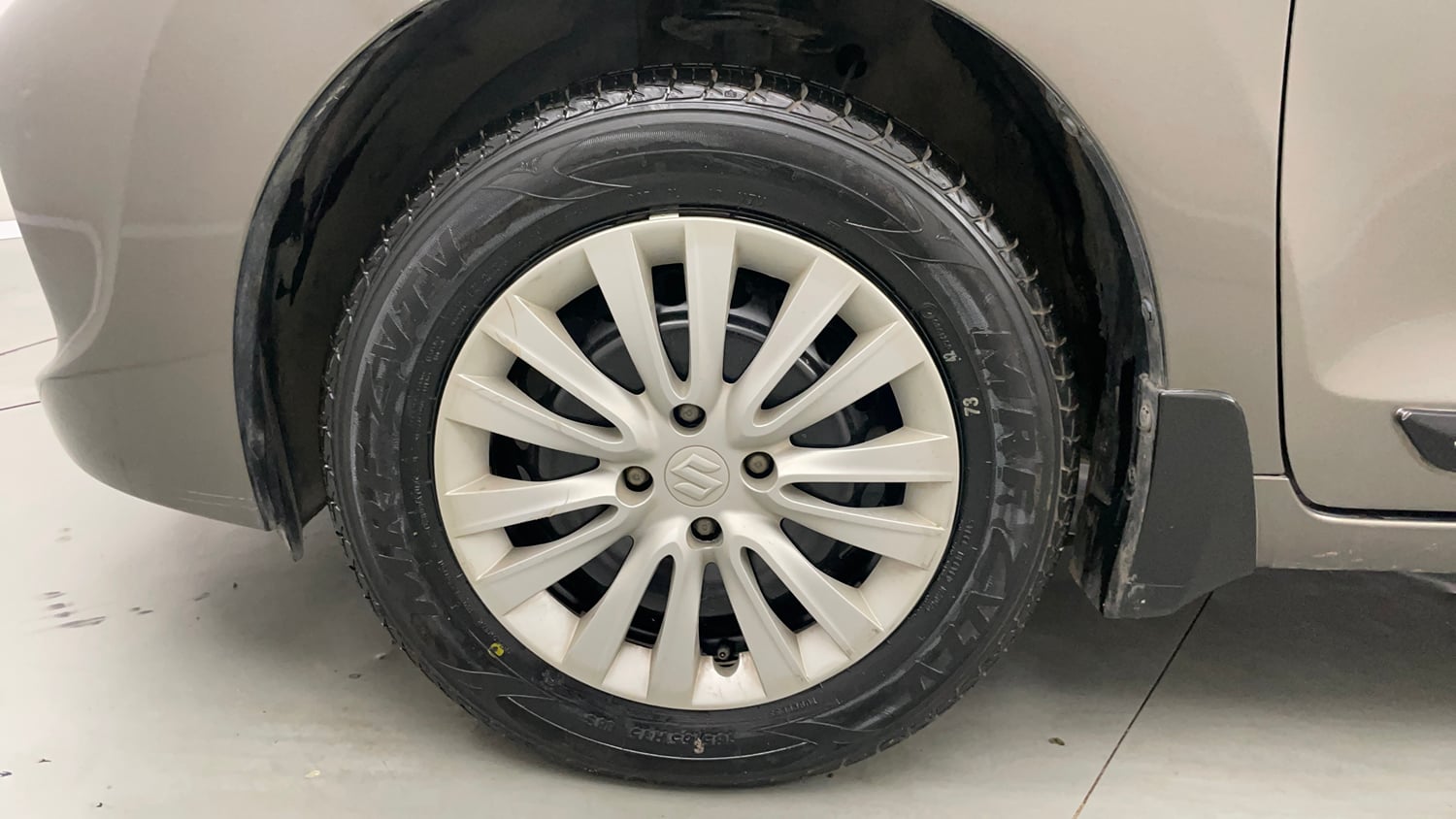 Used 2019 Maruti Suzuki Baleno Delta Petrol Manual tyres LEFT FRONT TYRE RIM VIEW