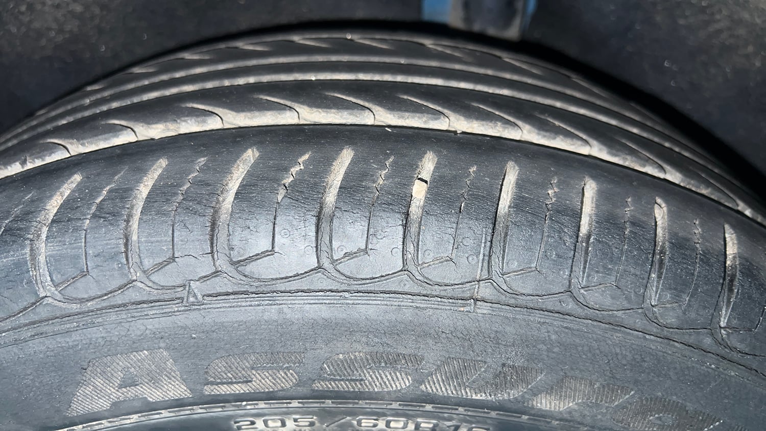 Used 2018 Ford EcoSport Titanium 1.5L Ti-VCT Petrol Manual tyres LEFT REAR TYRE TREAD VIEW