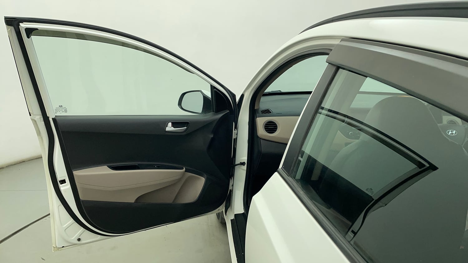 Used 2018 Hyundai Grand i10 Sportz (O) 1.2 Kappa VTVT Petrol Manual interior LEFT FRONT DOOR OPEN VIEW