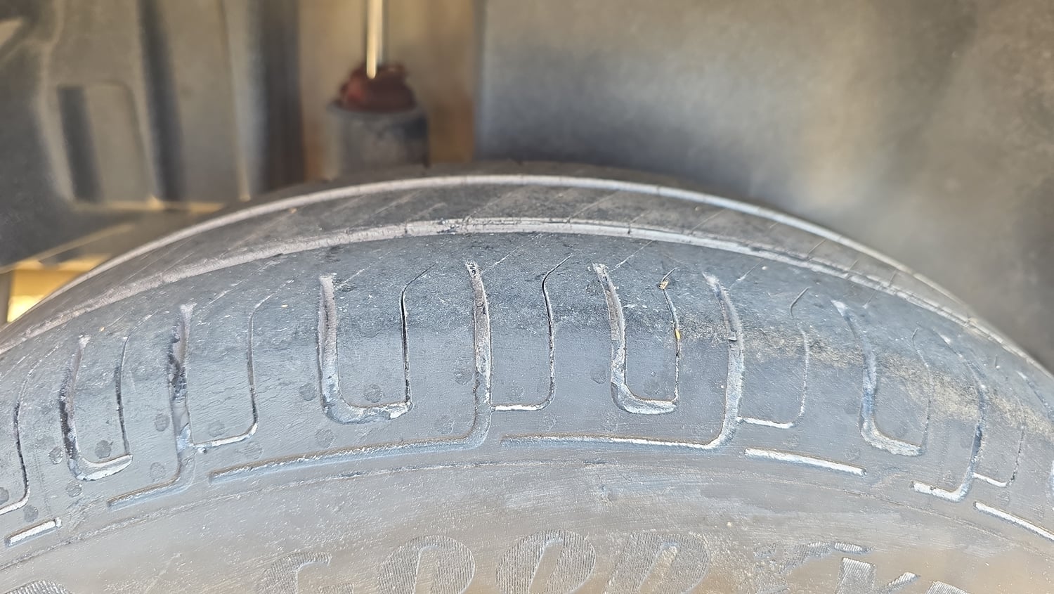 Used 2016 Maruti Suzuki Swift Dzire VXI Petrol Manual tyres RIGHT REAR TYRE TREAD VIEW