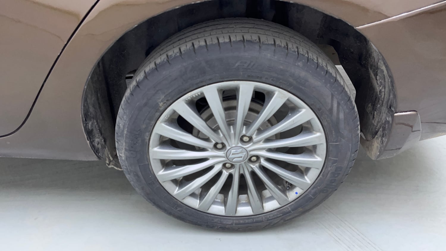 Used 2017 Maruti Suzuki Ciaz ZXI+ Petrol Manual tyres LEFT REAR TYRE RIM VIEW