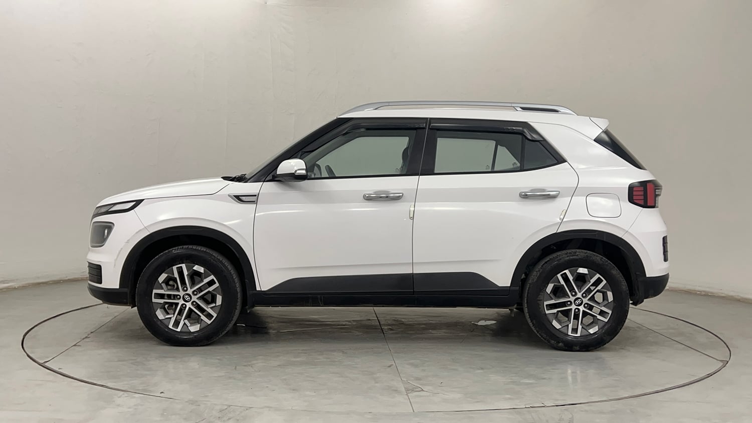 Used 2024 Hyundai Venue SX (O) 1.0 Turbo DCT Petrol Automatic exterior LEFT SIDE VIEW