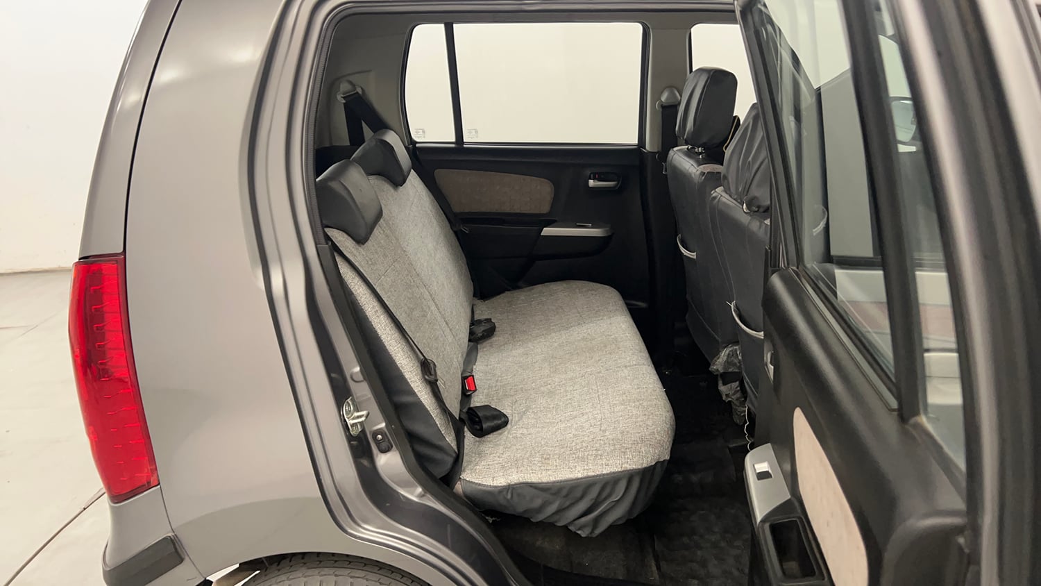 Used 2014 Maruti Suzuki Wagon R VXI Petrol Manual interior RIGHT SIDE REAR DOOR CABIN VIEW