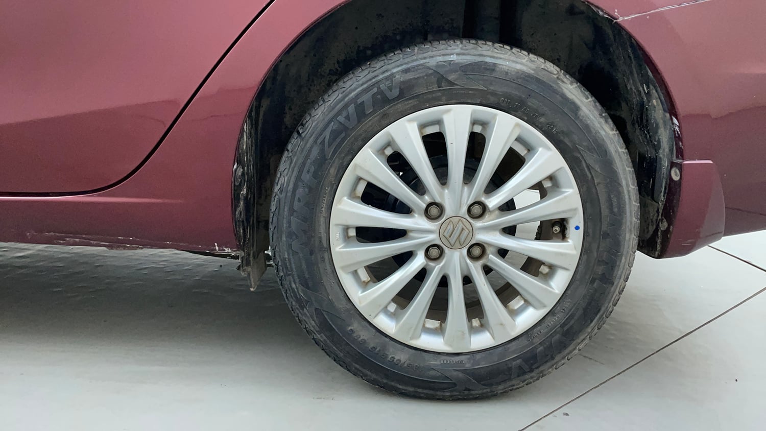 Used 2019 Maruti Suzuki Ciaz Zeta Hybrid 1.5 AT Petrol Automatic tyres LEFT REAR TYRE RIM VIEW