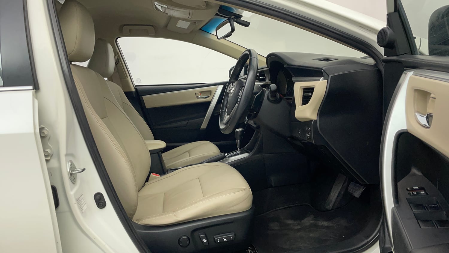 Used 2015 Toyota Corolla Altis VL AT Petrol Petrol Automatic interior RIGHT SIDE FRONT DOOR CABIN VIEW