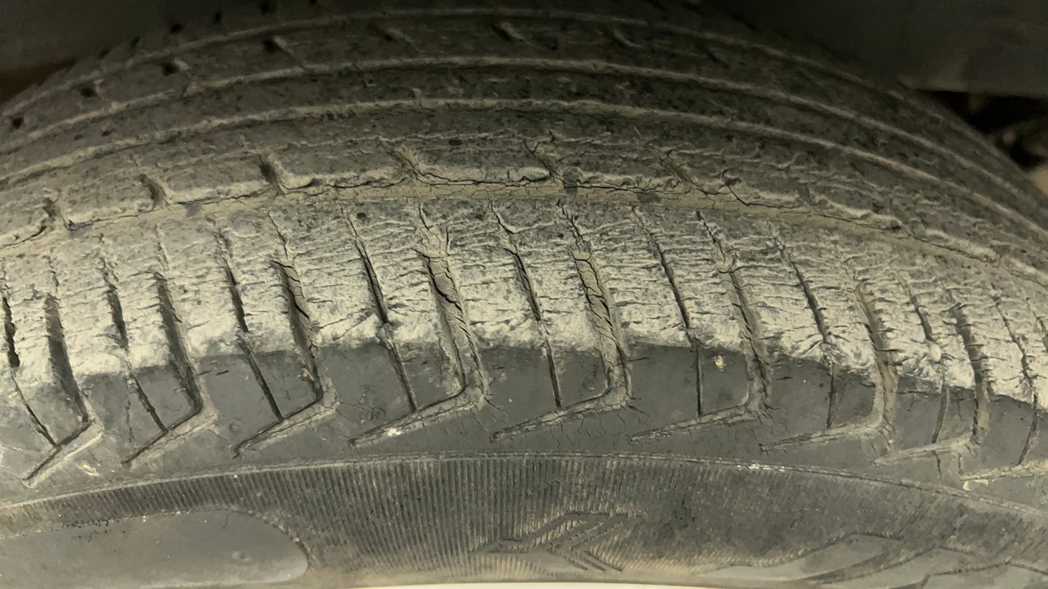 Used 2018 Renault Kwid 1.0 RXL Petrol Manual tyres LEFT REAR TYRE TREAD VIEW