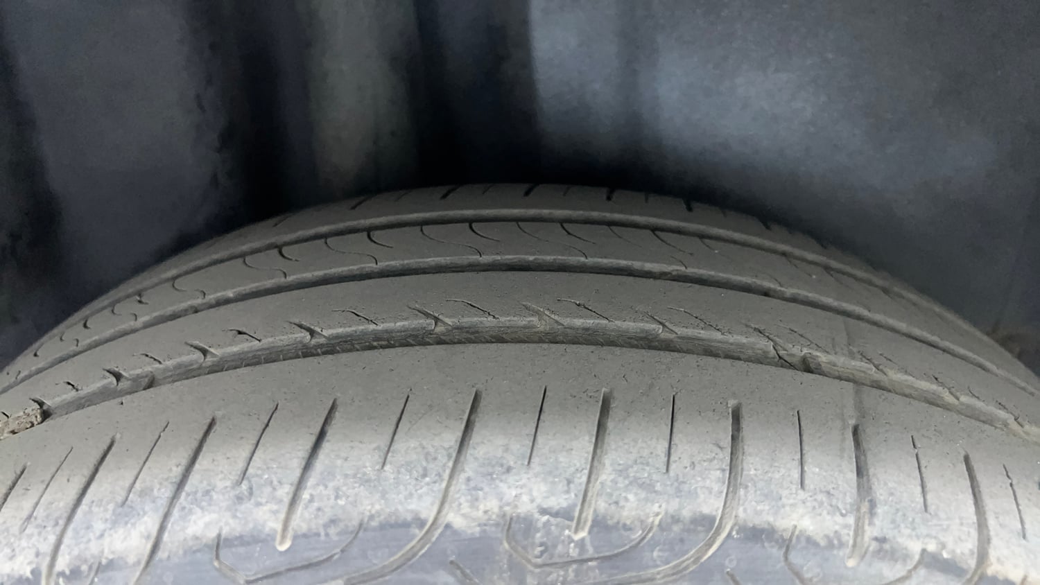 Used 2016 Volkswagen Polo GT TSI Petrol Automatic tyres RIGHT REAR TYRE TREAD VIEW