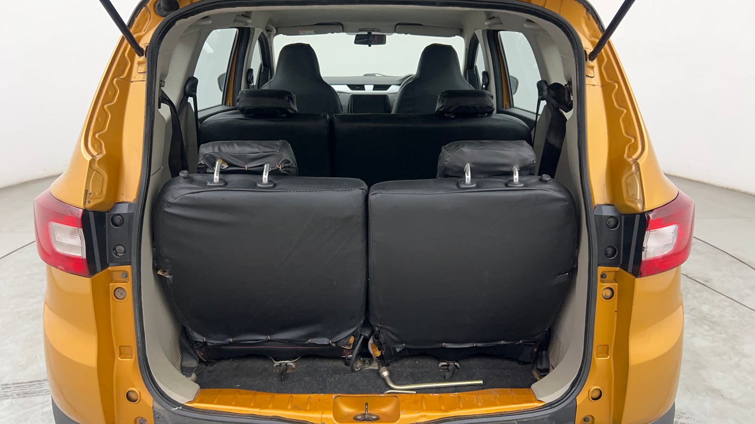 Used 2020 Renault Triber RXZ EASY-R AMT Petrol Automatic interior DICKY INSIDE VIEW