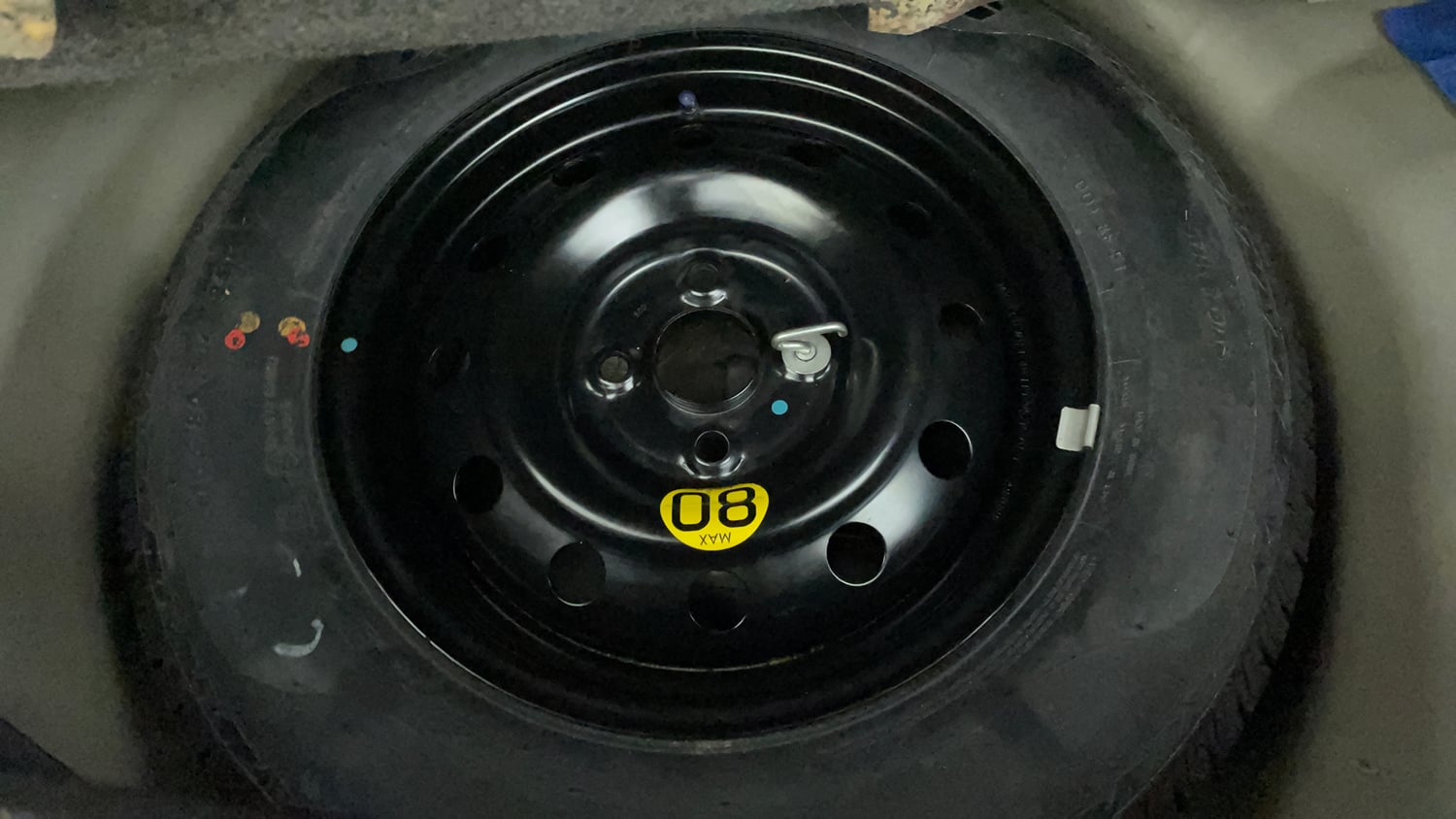 Used 2015 Maruti Suzuki Swift ZXi Petrol Manual tyres SPARE TYRE VIEW