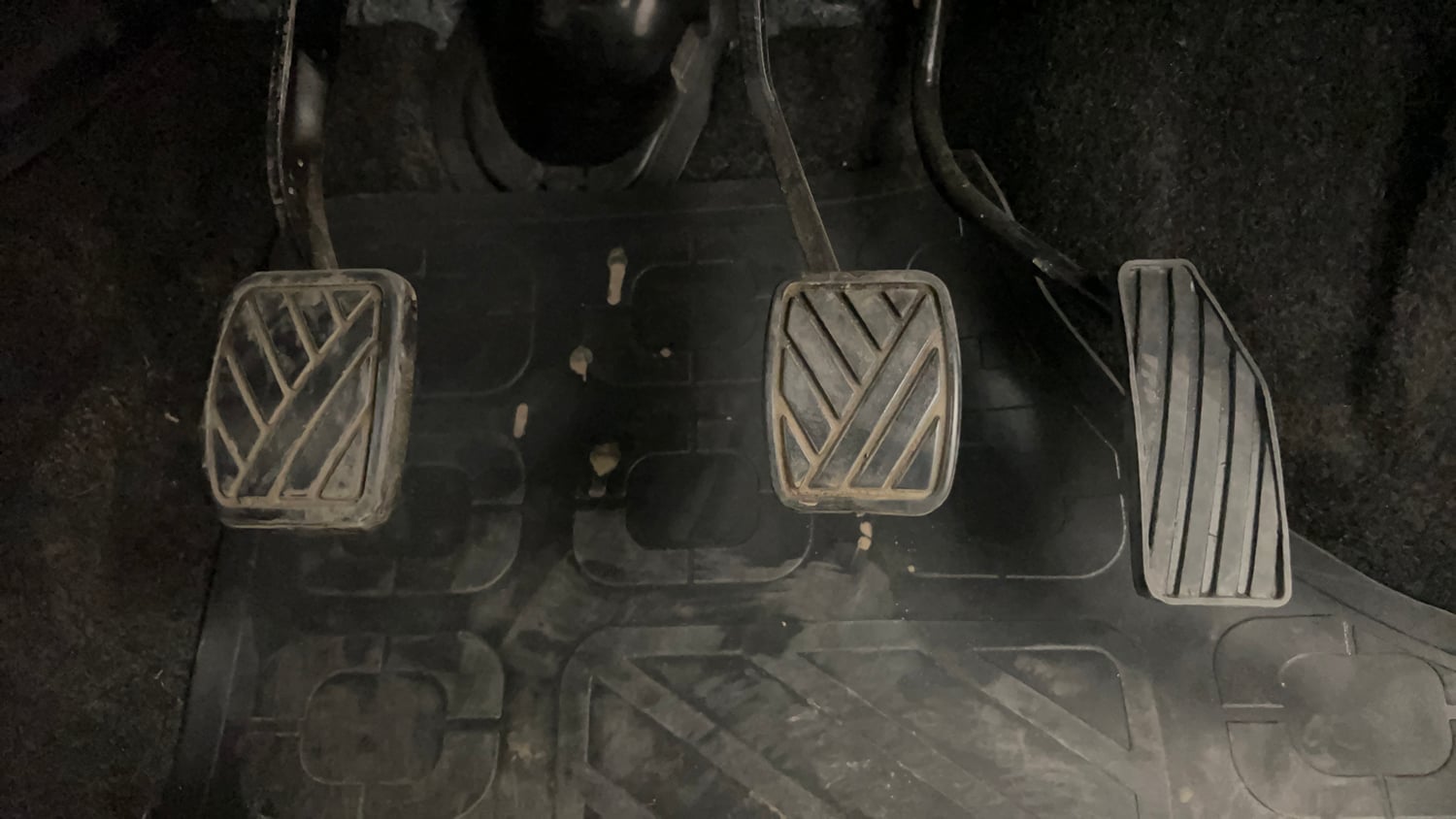 Used 2014 Maruti Suzuki Wagon R VXI Petrol Manual interior PEDALS VIEW