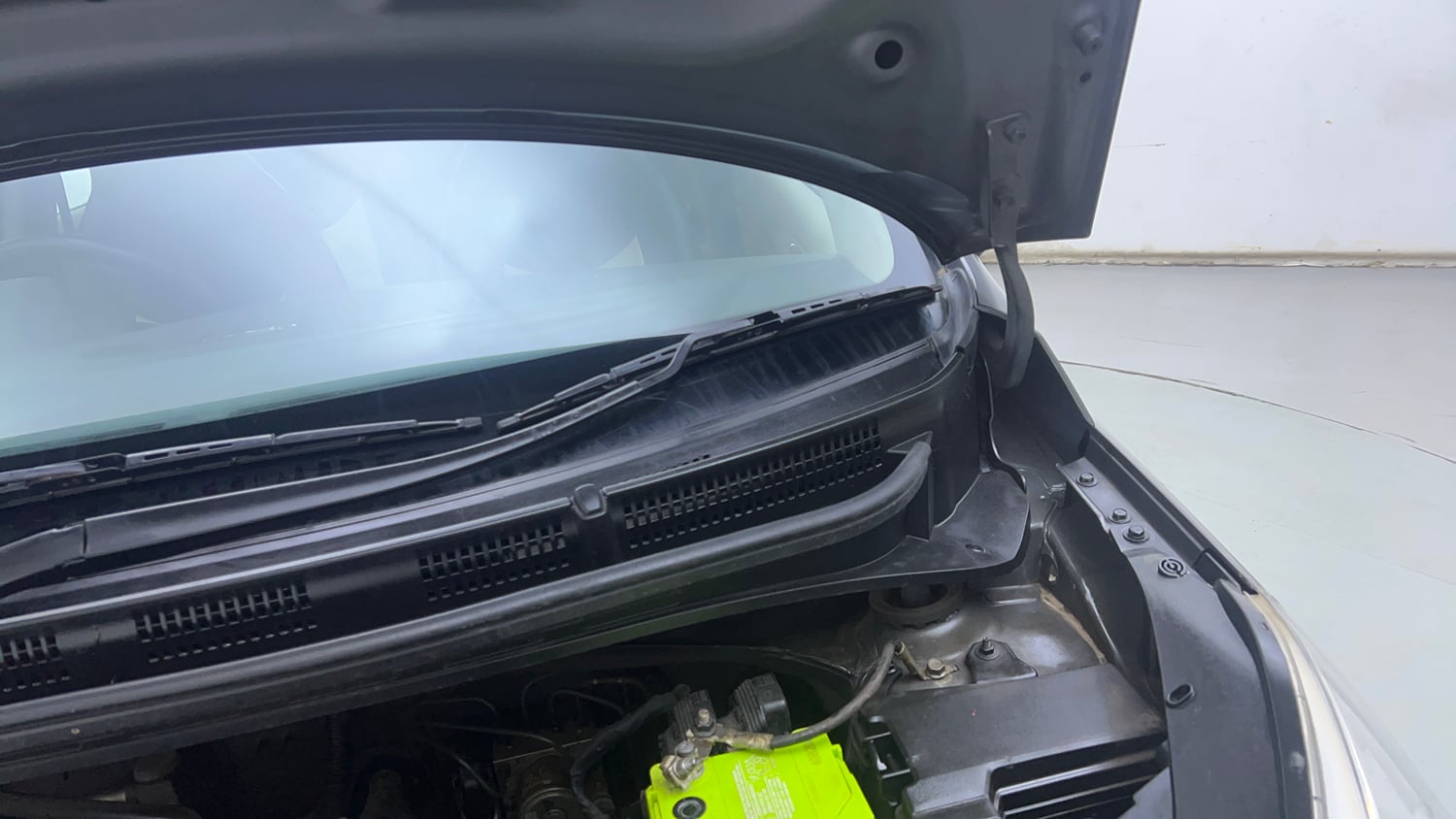 Used 2020 Hyundai Santro Sportz AMT Petrol Automatic engine ENGINE LEFT SIDE HINGE & APRON VIEW