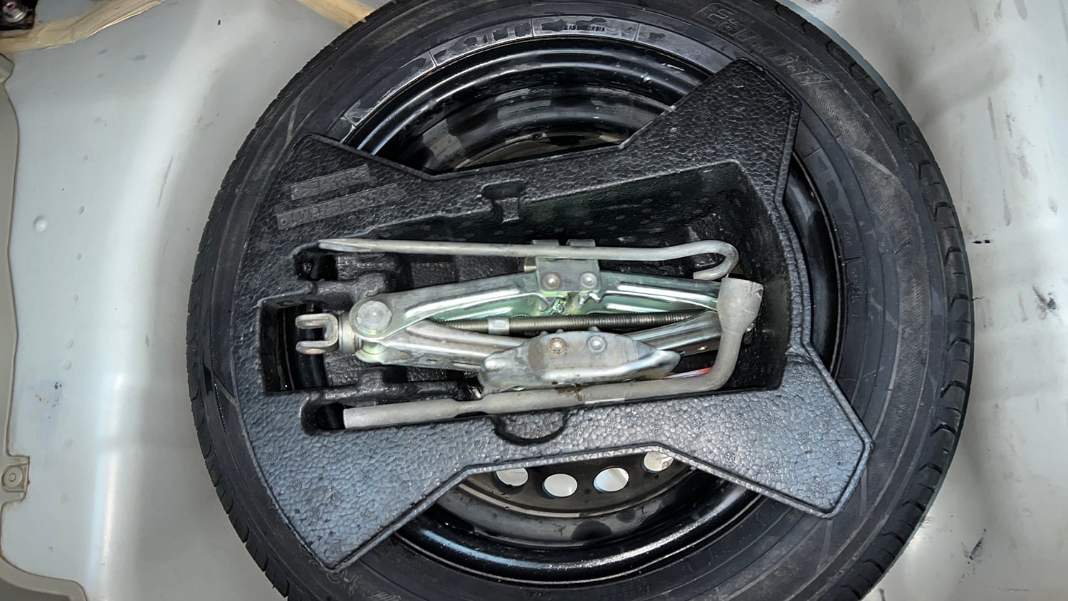 Used 2017 Maruti Suzuki Celerio VXi Petrol Manual tyres SPARE TYRE VIEW