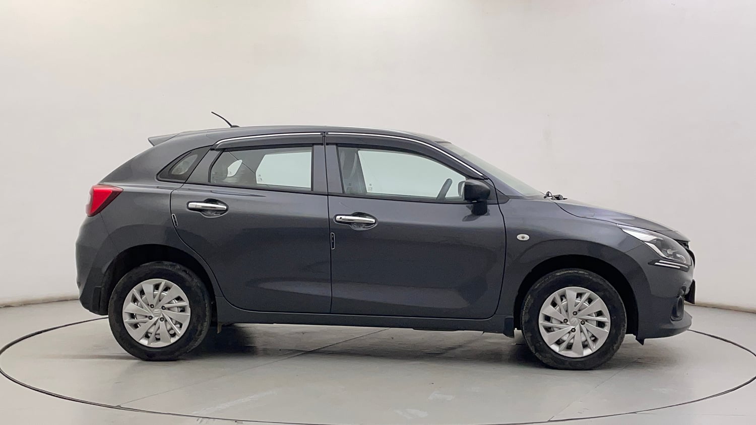 Used 2024 Maruti Suzuki Baleno Sigma MT Petrol Manual exterior RIGHT SIDE VIEW