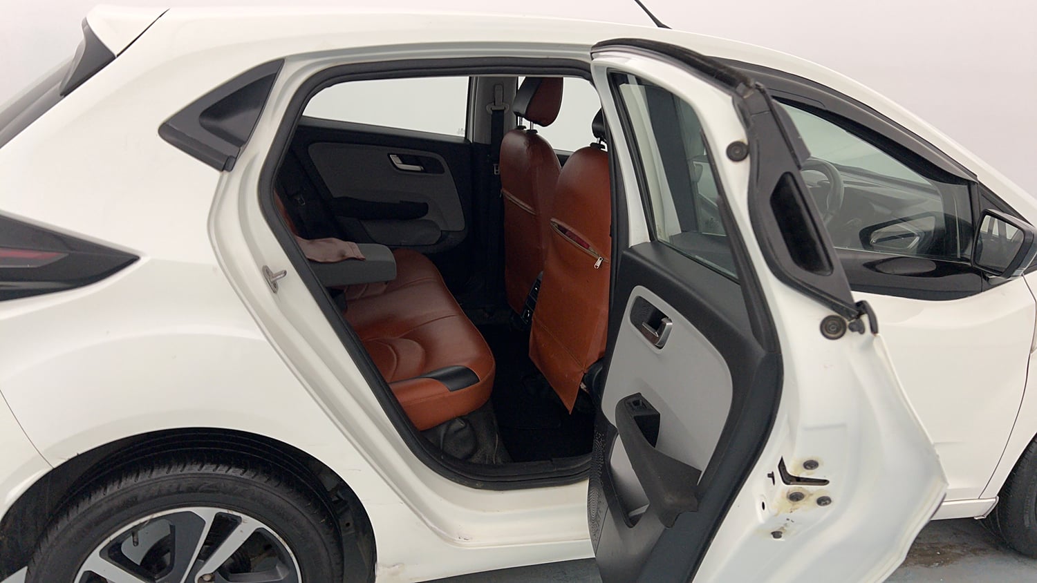 Used 2020 Tata Altroz XZ Petrol Petrol Manual interior RIGHT SIDE REAR DOOR CABIN VIEW