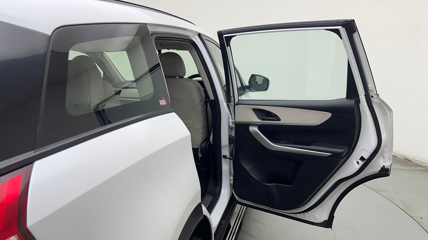 Used 2022 Mahindra XUV700 MX Petrol MT 5 STR Petrol Manual interior RIGHT REAR DOOR OPEN VIEW