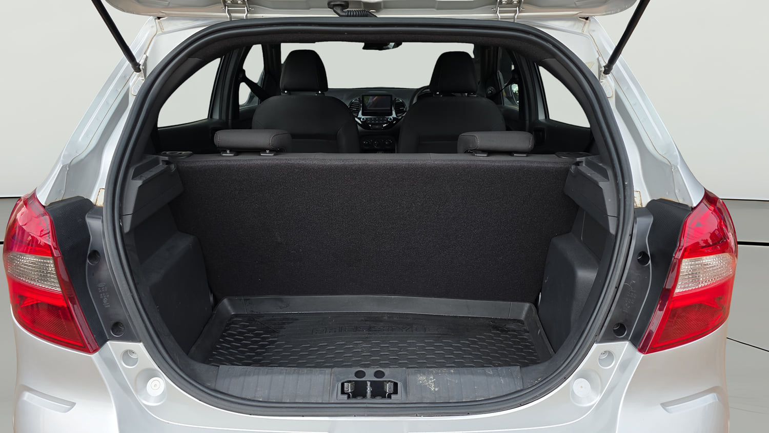 Used 2021 Ford Freestyle Titanium 1.2 Ti-VCT Petrol Manual interior DICKY INSIDE VIEW
