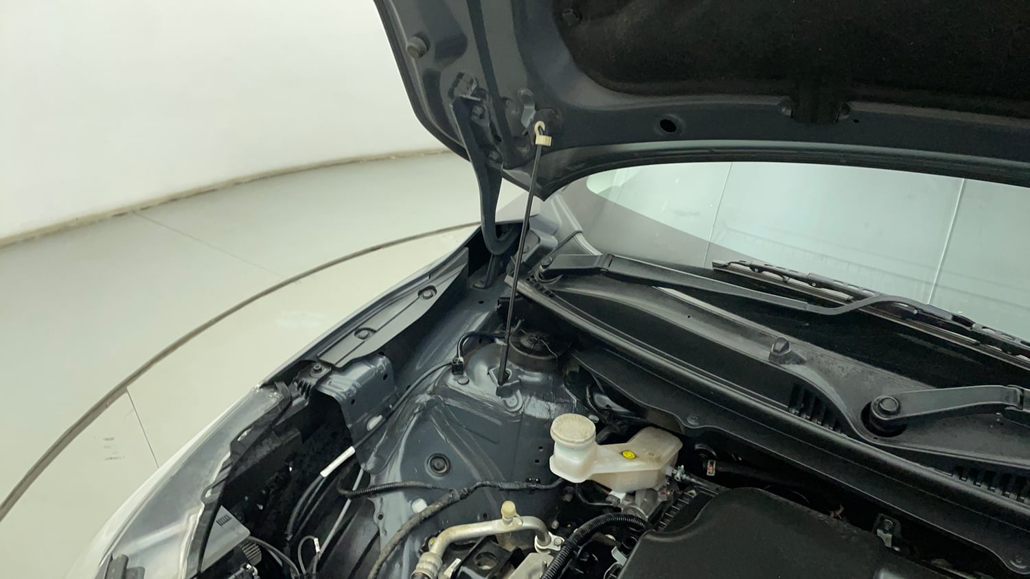 Used 2024 Maruti Suzuki Baleno Sigma MT Petrol Manual engine ENGINE RIGHT SIDE HINGE & APRON VIEW