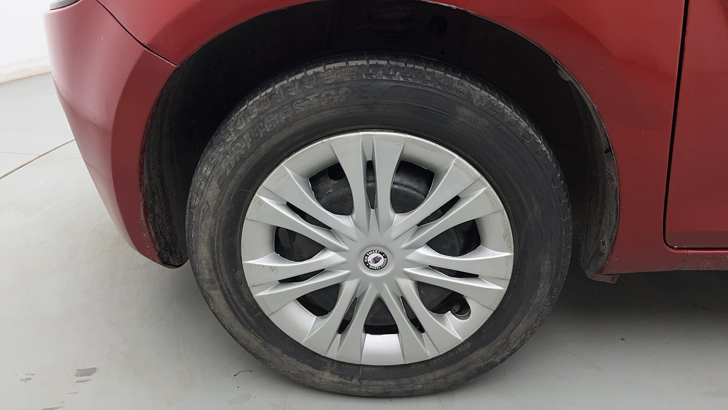 Used 2017 Maruti Suzuki Ignis Delta 1.2 MT Petrol Manual tyres LEFT FRONT TYRE RIM VIEW