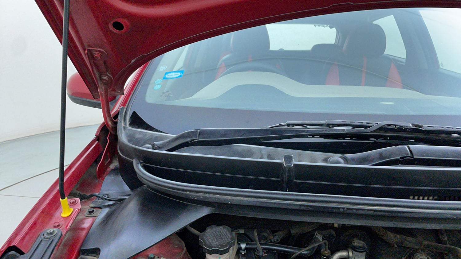 Used 2015 Hyundai Elite i20 Magna 1.2 Petrol Manual engine ENGINE RIGHT SIDE HINGE & APRON VIEW