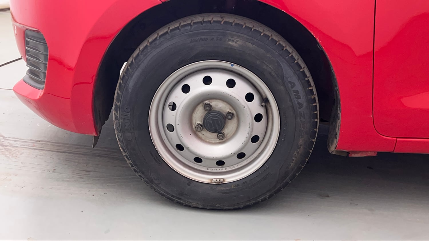 Used 2018 Maruti Suzuki Swift LXi Petrol Manual tyres LEFT FRONT TYRE RIM VIEW