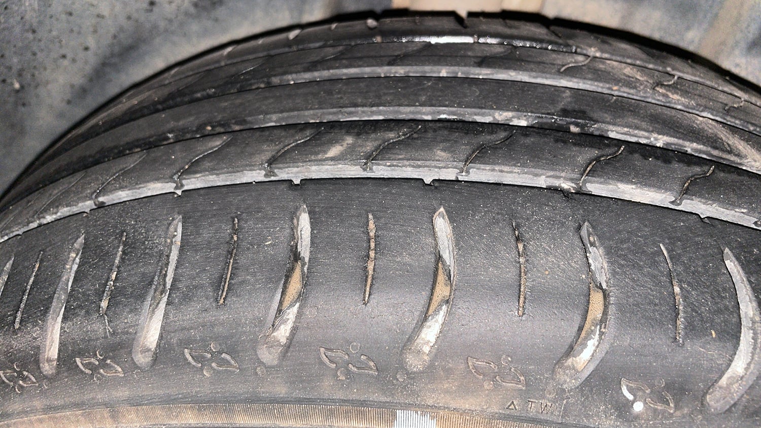 Used 2023 Skoda Kushaq Ambition 1.0L TSI MT Petrol Manual tyres RIGHT REAR TYRE TREAD VIEW