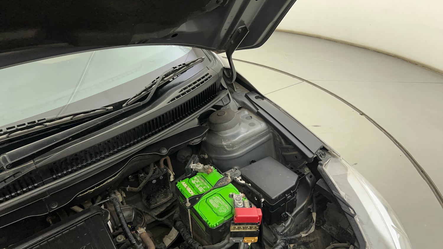 Used 2016 Maruti Suzuki Ciaz ZXi  AT Petrol Automatic engine ENGINE LEFT SIDE HINGE & APRON VIEW