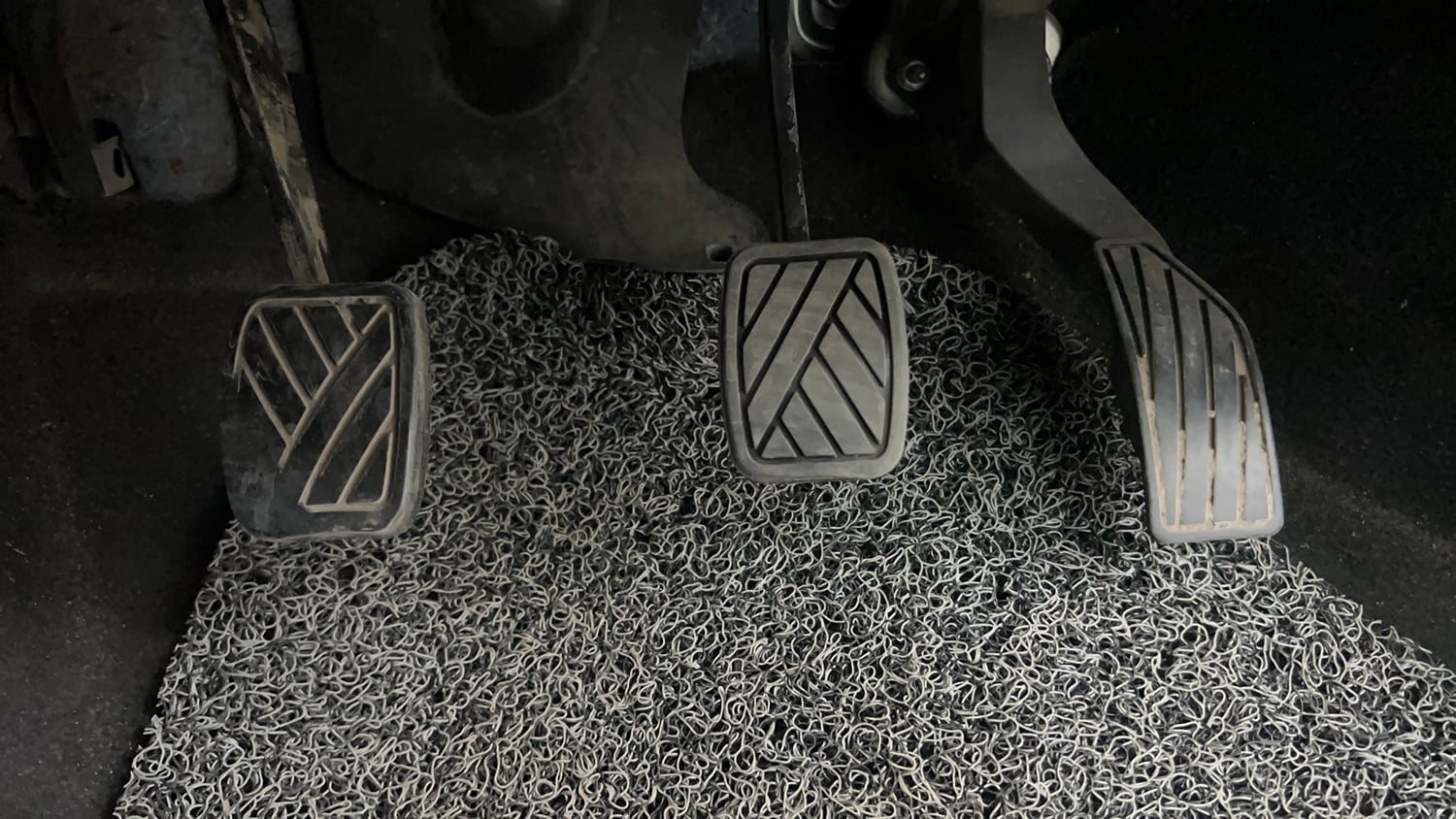 Used 2014 Maruti Suzuki Swift LXi Petrol Manual interior PEDALS VIEW