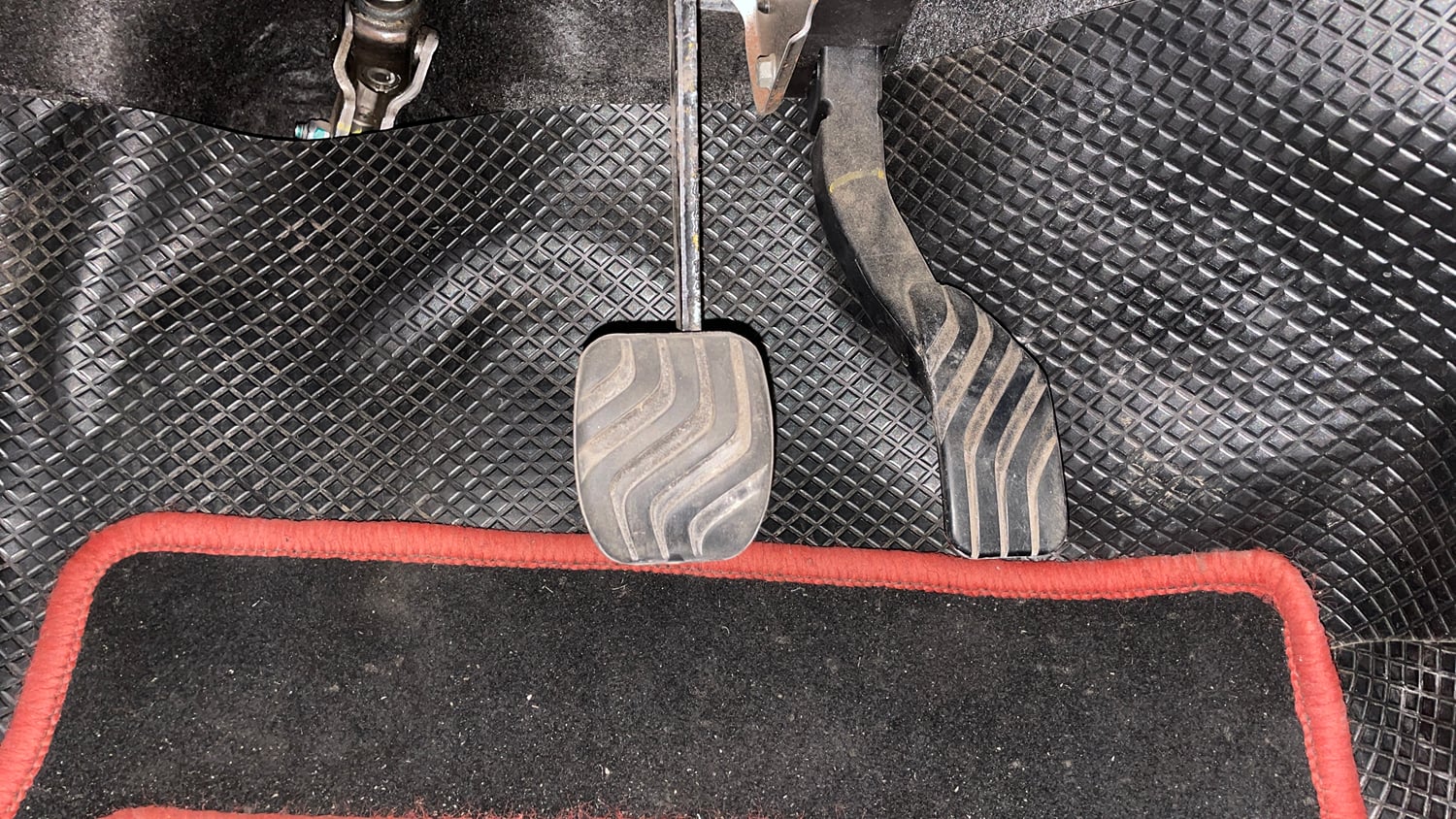 Used 2020 Renault Kwid 1.0 RXT AMT Opt Petrol Automatic interior PEDALS VIEW