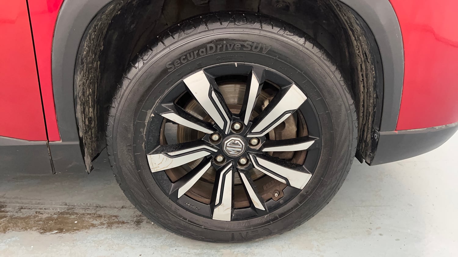 Used 2020 MG Motors Hector Plus Sharp 2.0 Diesel Diesel Manual tyres RIGHT FRONT TYRE RIM VIEW