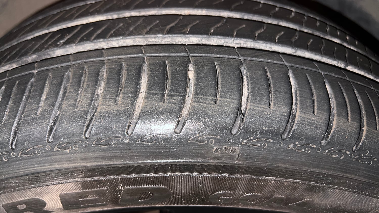 Used 2024 Volkswagen Virtus GT Plus 1.5 TSI EVO DSG Petrol Automatic tyres RIGHT FRONT TYRE TREAD VIEW