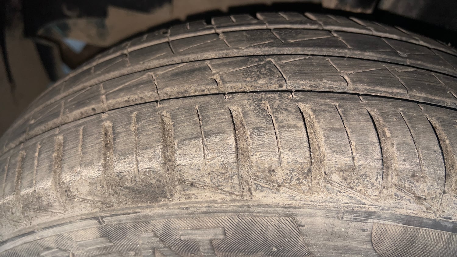 Used 2022 Renault Kwid RXT 1.0 Petrol Manual tyres LEFT FRONT TYRE TREAD VIEW