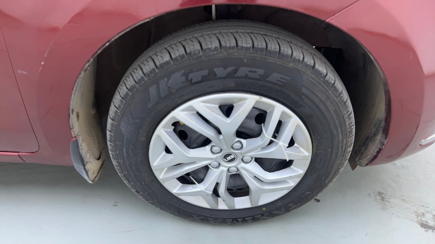 Used 2019 Maruti Suzuki Dzire VXi Petrol Manual tyres RIGHT FRONT TYRE RIM VIEW