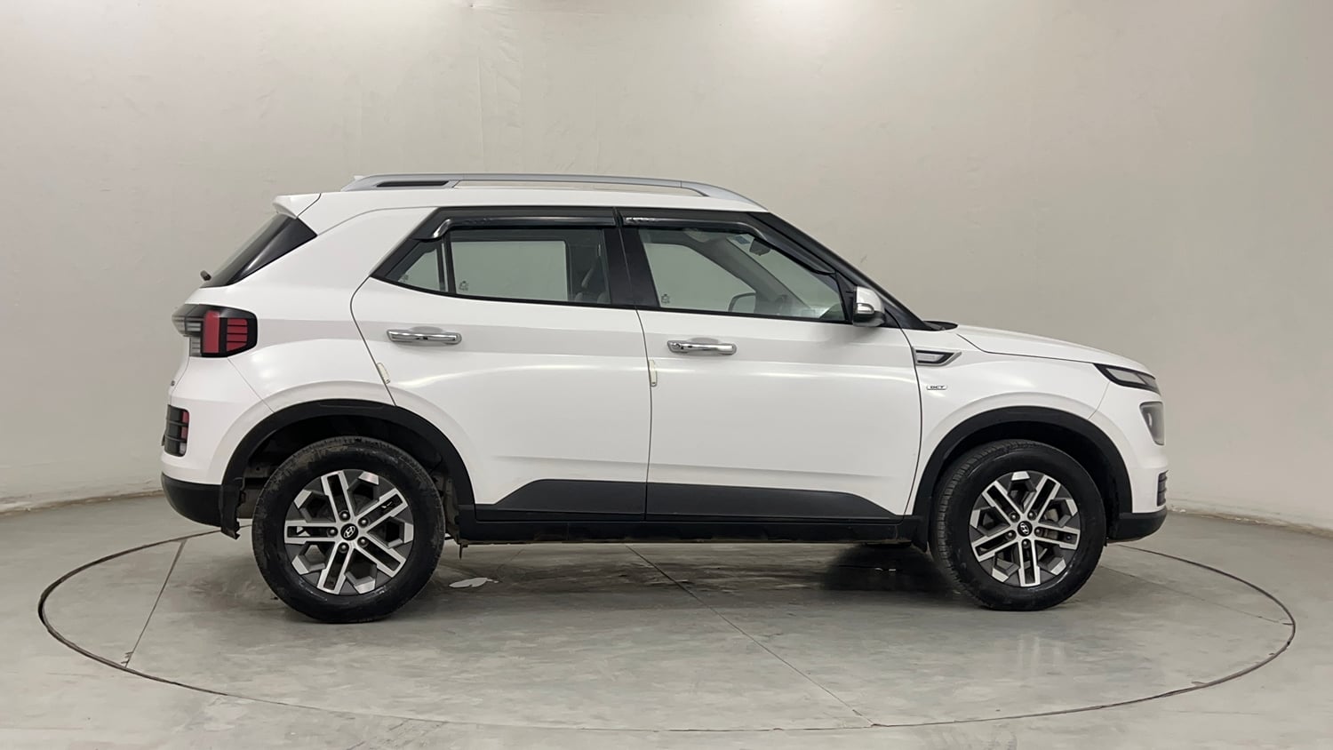 Used 2024 Hyundai Venue SX (O) 1.0 Turbo DCT Petrol Automatic exterior RIGHT SIDE VIEW