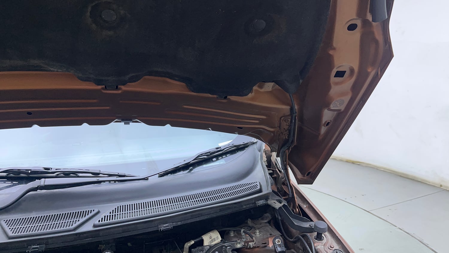 Used 2020 Ford EcoSport S MT 1.5 TDCi Diesel Manual engine ENGINE LEFT SIDE HINGE & APRON VIEW