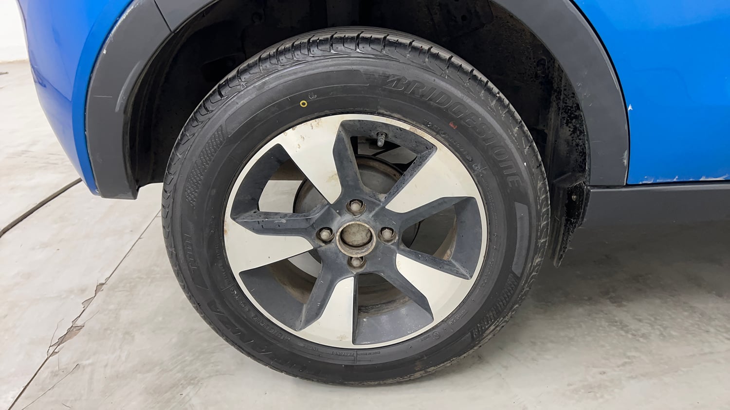 Used 2019 Tata Nexon XZ Plus Petrol Manual tyres RIGHT REAR TYRE RIM VIEW