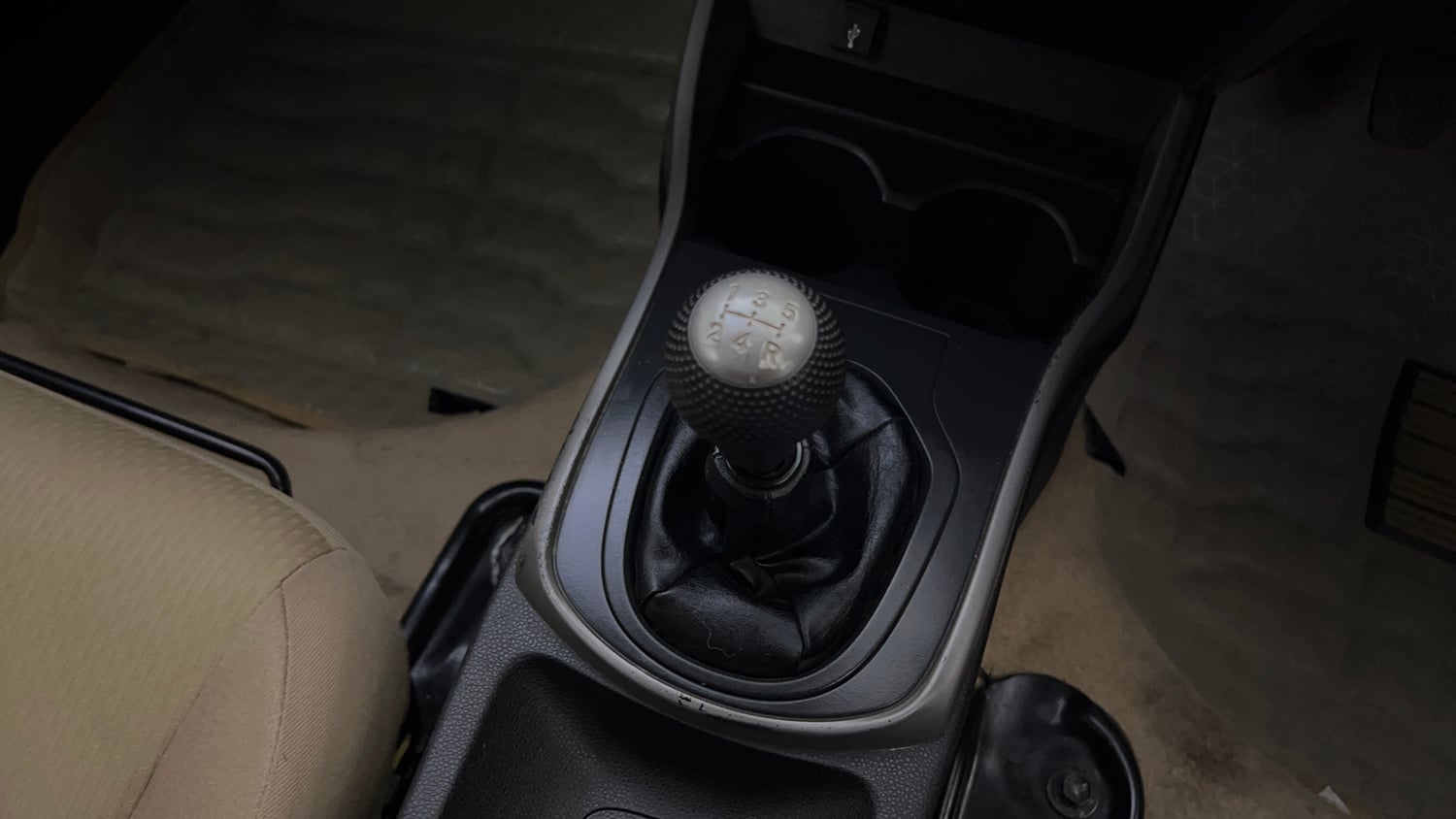 Used 2017 Honda City V Petrol Petrol Manual interior GEAR  KNOB VIEW