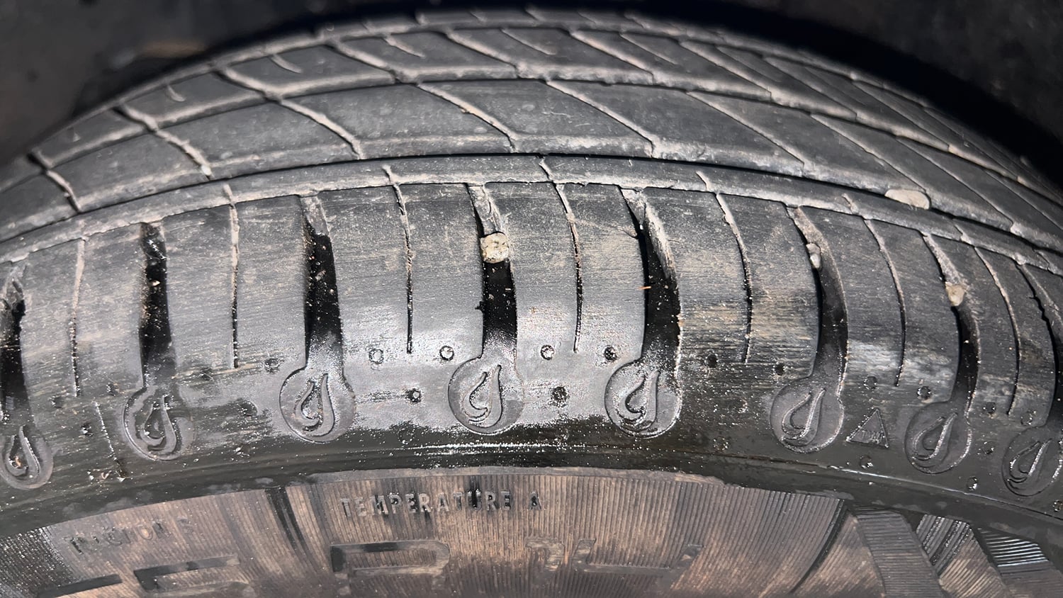 Used 2025 Tata Tiago XTA Petrol Automatic tyres LEFT FRONT TYRE TREAD VIEW